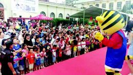 本報(bào)訊“六一”馬上就要到了，您的孩子準(zhǔn)備去哪里玩？從5月27日開(kāi)始，山西省展覽館內(nèi)將舉辦為期三天的山西首屆兒童產(chǎn)業(yè)博覽會(huì)。豐富有趣的節(jié)目展示、大型親子嘉年華活動(dòng)、巧虎主題游戲……一場(chǎng)場(chǎng)異彩紛呈的兒童節(jié)活動(dòng)，將陪伴小朋友們過(guò)一個(gè)不同體驗(yàn)的快樂(lè)兒童節(jié)。