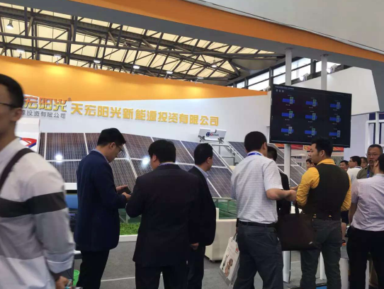 天宏陽光攜機器人亮相2016年SNEC光伏展(圖3) 天宏陽光攜機器人亮相2016年SNEC光伏展(圖3)