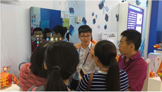 十二五”科技展現(xiàn)場 海創(chuàng)匯產(chǎn)品最“吸睛”(圖1) 直擊“十二五”科技展現(xiàn)場 海創(chuàng)匯產(chǎn)品最“吸睛”