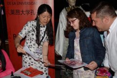 西班牙孔院參加語言空間展會 觀眾體驗做荷包