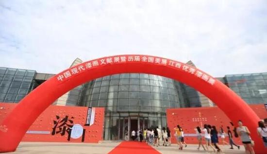 南昌舉辦歷屆全國美展江西優(yōu)秀漆畫展(圖1)