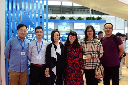 優(yōu)貝施 秒變上海美博會“館紅”(圖5)