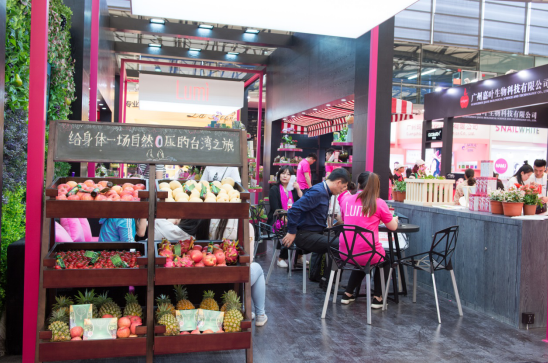 Lumi出色品質(zhì)風(fēng)格 21屆上海美博會(huì)引熱捧(圖3)