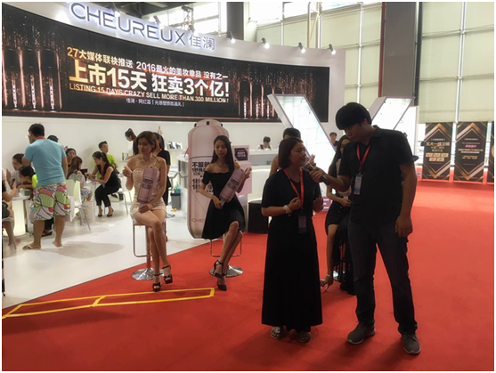 佳瀾網紅霜閃耀亮相美博會引爆全場(圖1)