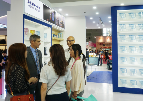 深圳禮品展眾星云集 凈飲機(jī)又成鎮(zhèn)場(chǎng)神器